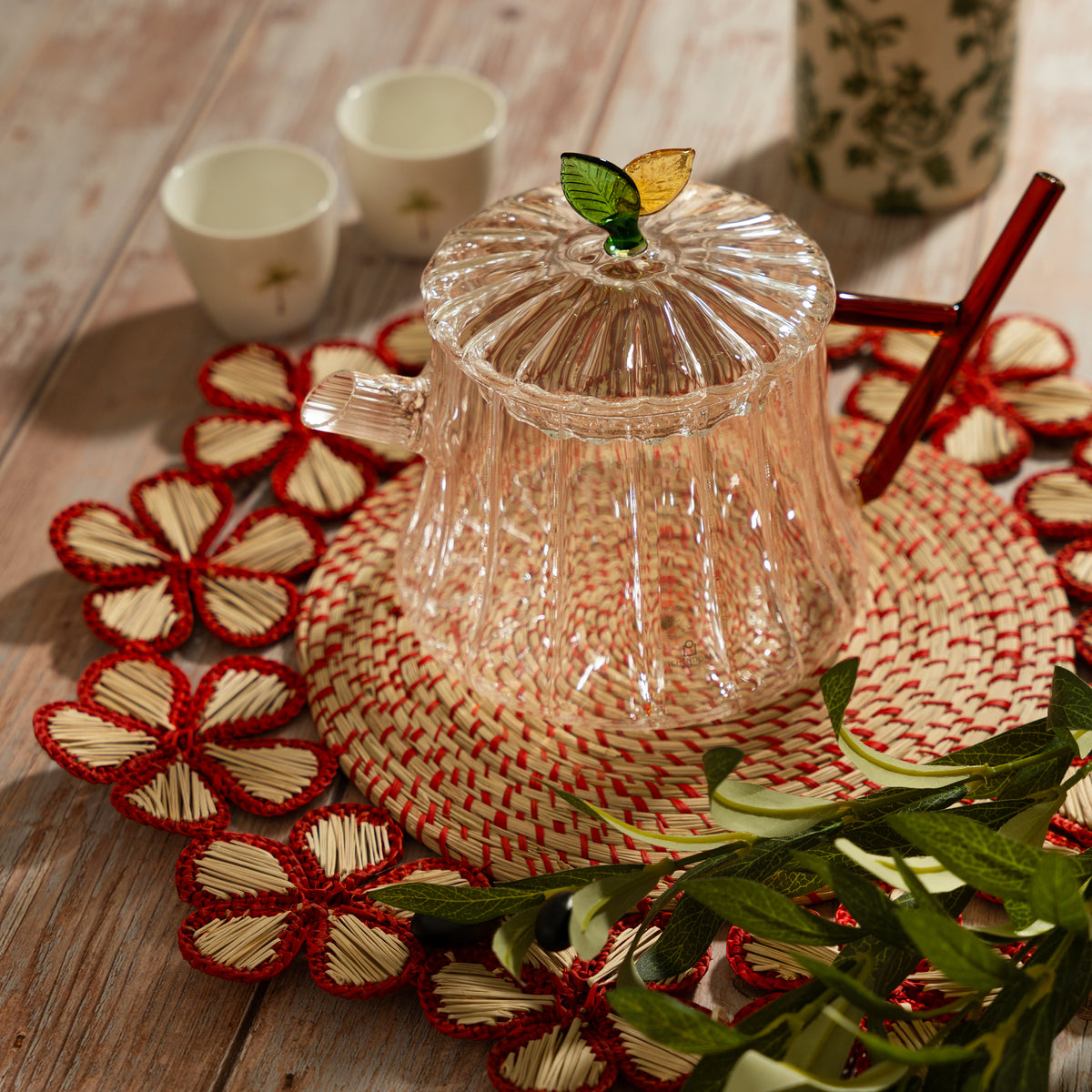When elegance meets serving - Ichendorf Greenwood Teapot, Leaves